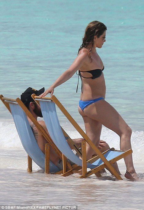 aniston2