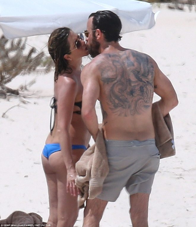 aniston3