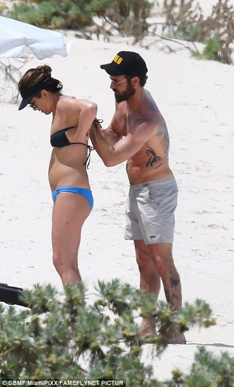aniston4