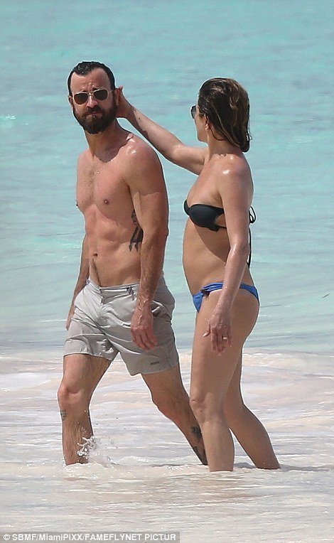 aniston6