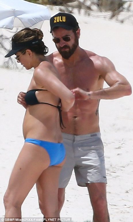 aniston7