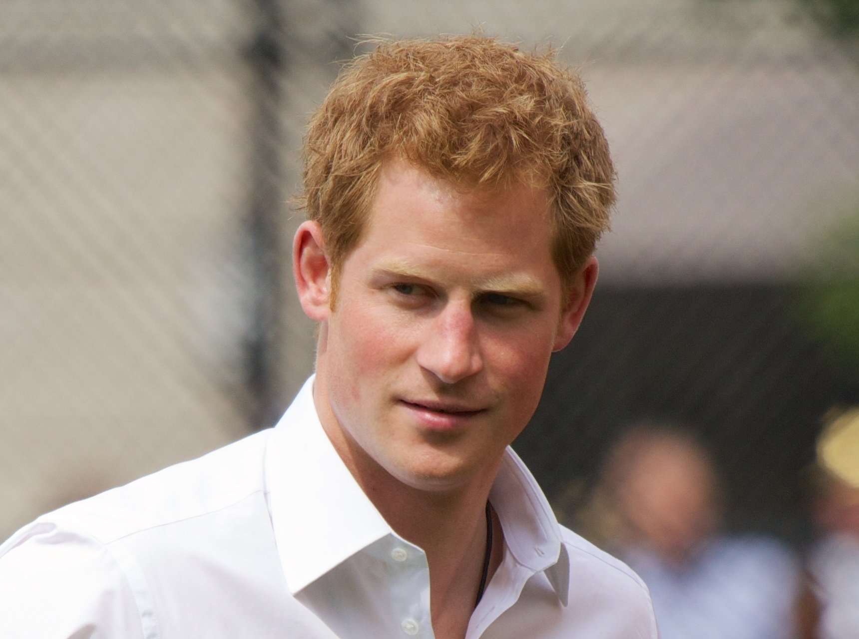 Στην αγκαλιά του πρίγκιπα Harry βρήκε παρηγοριά η Αθηνά Ωνάση; | Like ...