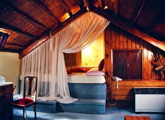 hotelroom2