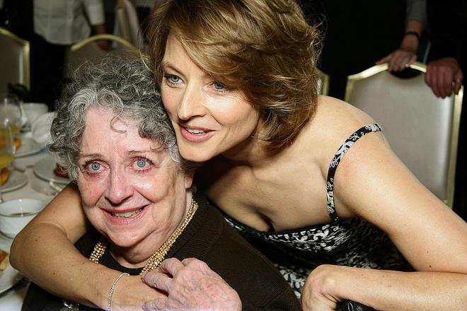 BEVERLY HILLS, CA - DECEMBER 04:  Actress Jodie Foster (R) and her mother Evelyn 