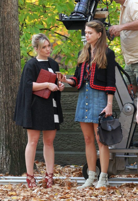 51901526 Hilary Duff and Sutton Foster filming their latest Tv Show 'Younger' in Manhattan's Central Park on November 6, 2015. FameFlynet, Inc - Beverly Hills, CA, USA - +1 (310) 505-9876