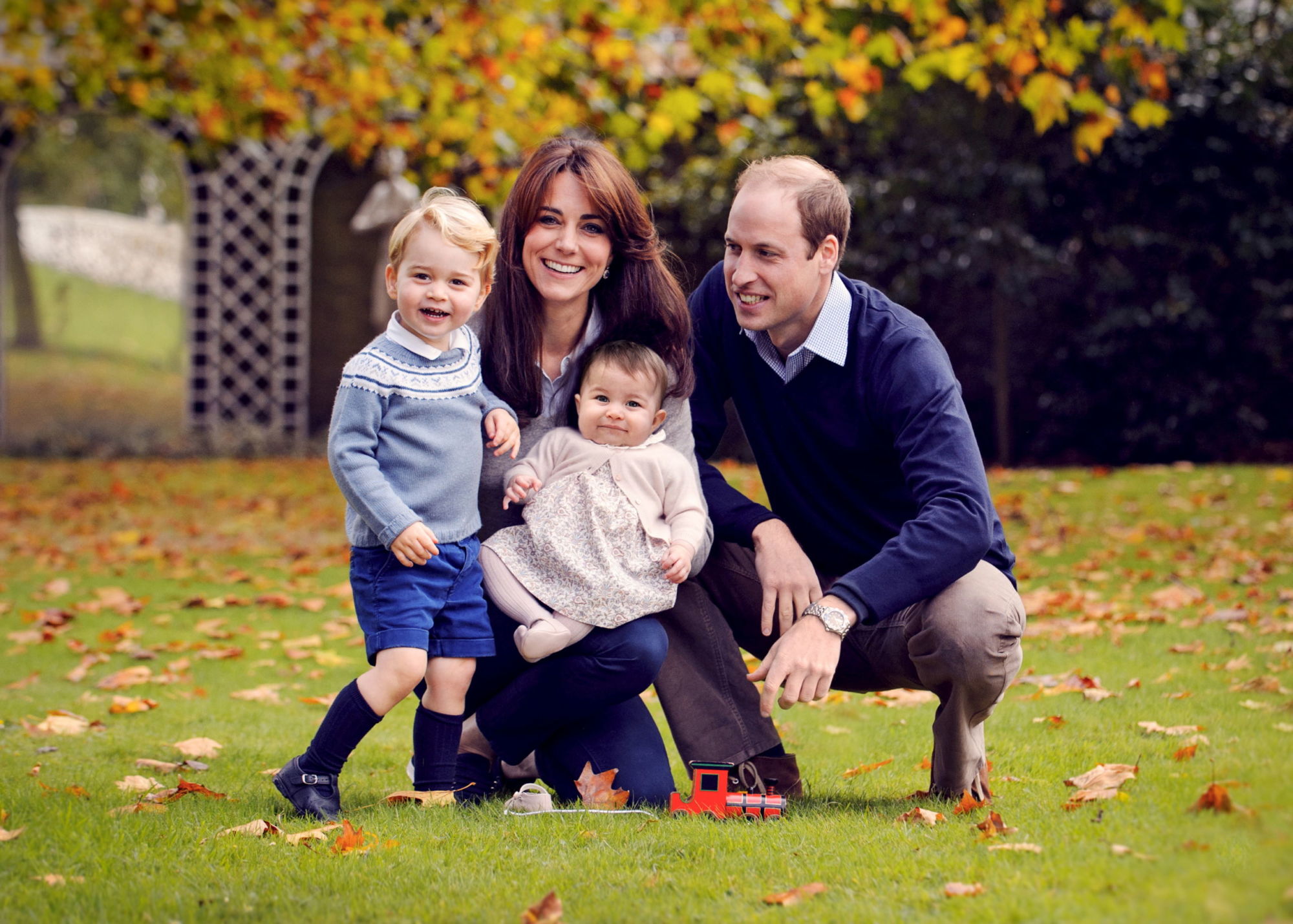 Britain's Prince William, his wife Kate, and their children George (L) and Charlotte pose in a photo  taken in late October 2015, and handed out by Kensington Palace December 18, 2015. REUTERS/Chris Jelf/Handout TPX IMAGES OF THE DAY     ATTENTION EDITORS - THIS IMAGE HAS BEEN SUPPLIED BY A THIRD PARTY. IT IS DISTRIBUTED, EXACTLY AS RECEIVED BY REUTERS, AS A SERVICE TO CLIENTS. FOR EDITORIAL USE ONLY. NOT FOR SALE FOR MARKETING OR ADVERTISING CAMPAIGNS.  NO RESALES. NO ARCHIVE. NEWS EDITORIAL USE ONLY. NO COMMERCIAL USE (including any use in merchandising, advertising or any other non-editorial use including, for example, calendars, books and supplements). This photograph is provided to you strictly on condition that you will make no charge for the supply, release or publication of it and that these conditions and restrictions will apply (and that you will pass these on) to any organisation to whom you supply it. All other requests for use should be directed to the Press Office at Kensington Palace in writing.                - RTX1Z83X