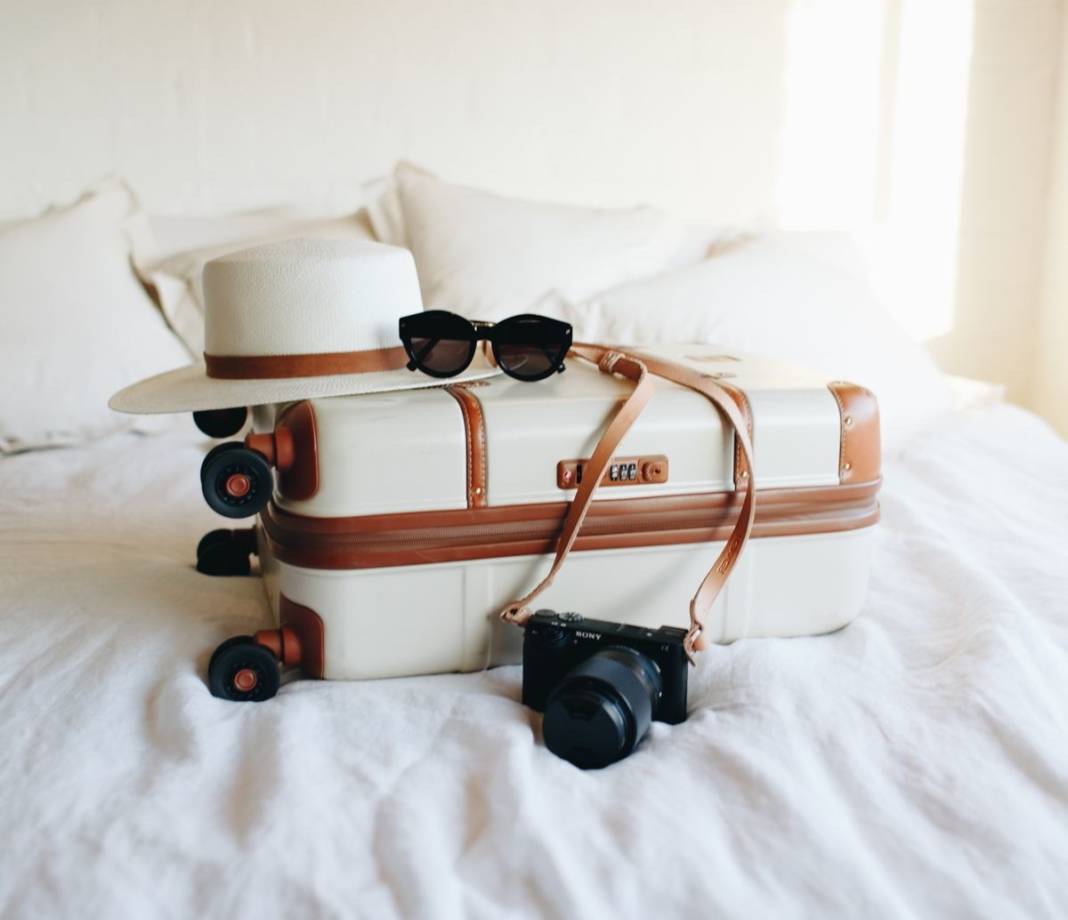 9 Things To Pack For A Tropical Vacation (take Aim)