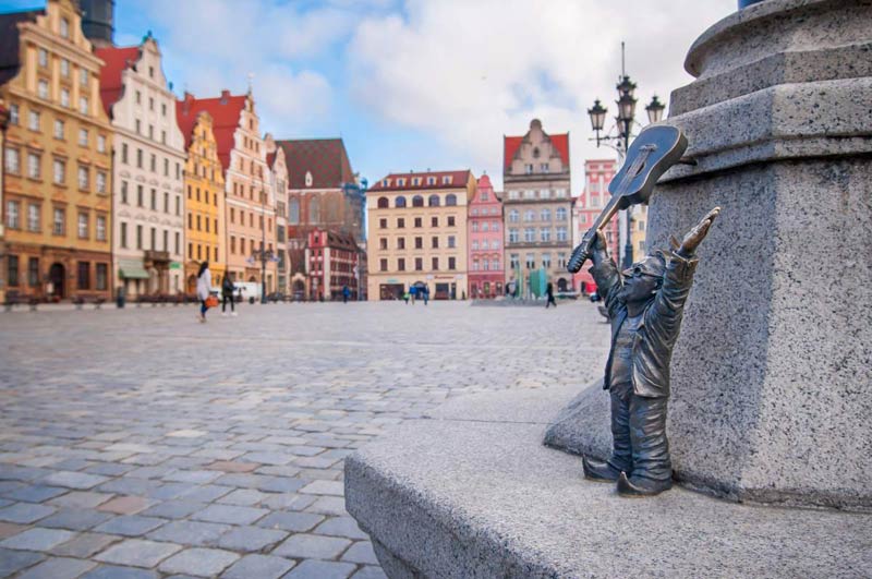 Guinness World Guitar Record Dwarf Gnome . Famous Small Statues In Wroclaw Over 350 All Together