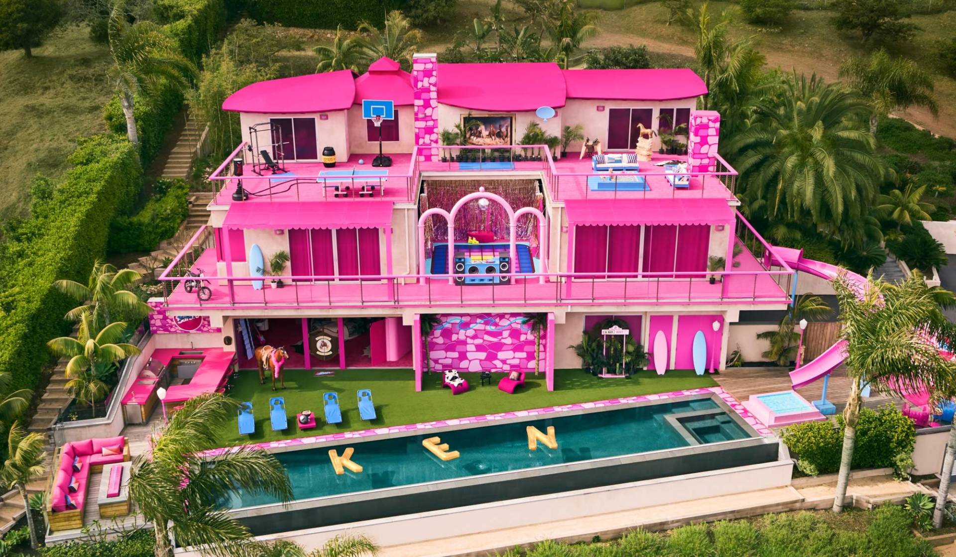 01 Kens Dreamhouse Airbnb Exterior Credit Hogwash Studios