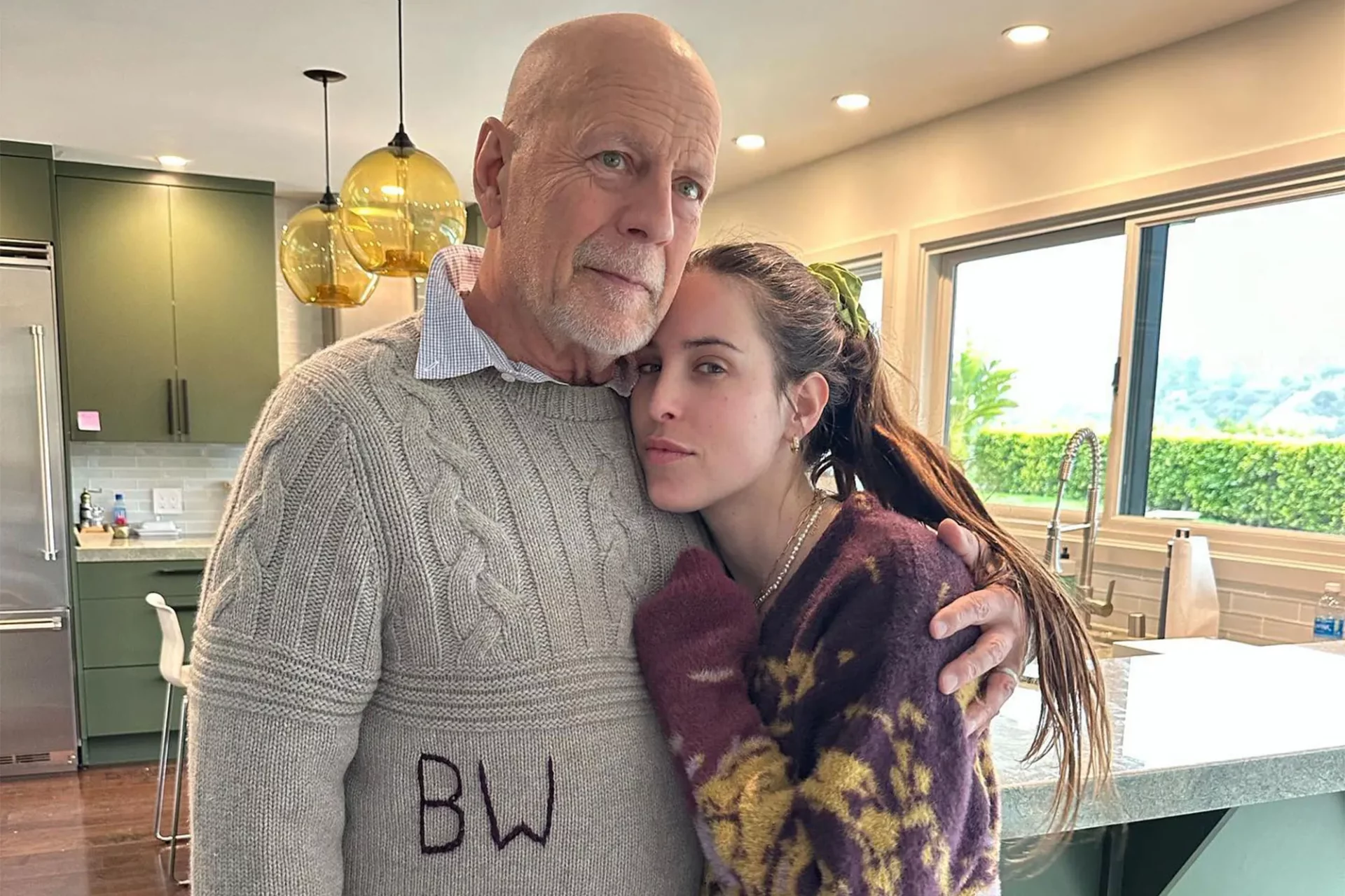 Bruce Willis Holds Onto Daughter 72825385