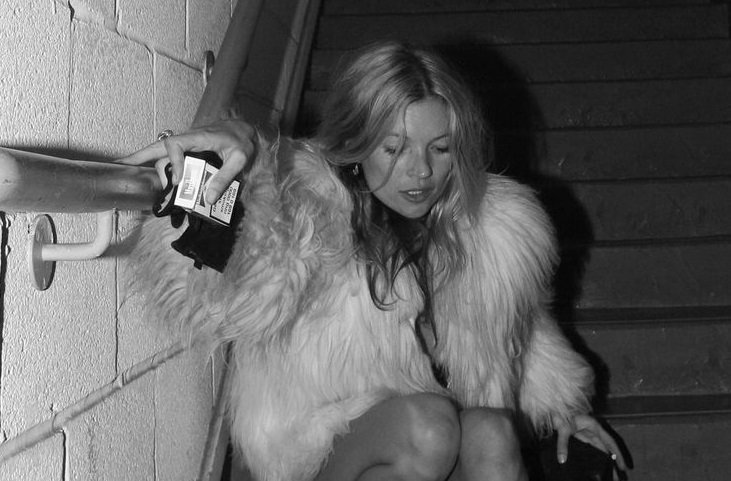 Never Before Seen Pics Of Pre Fame Adele And Kate Moss Falling Over Revealed