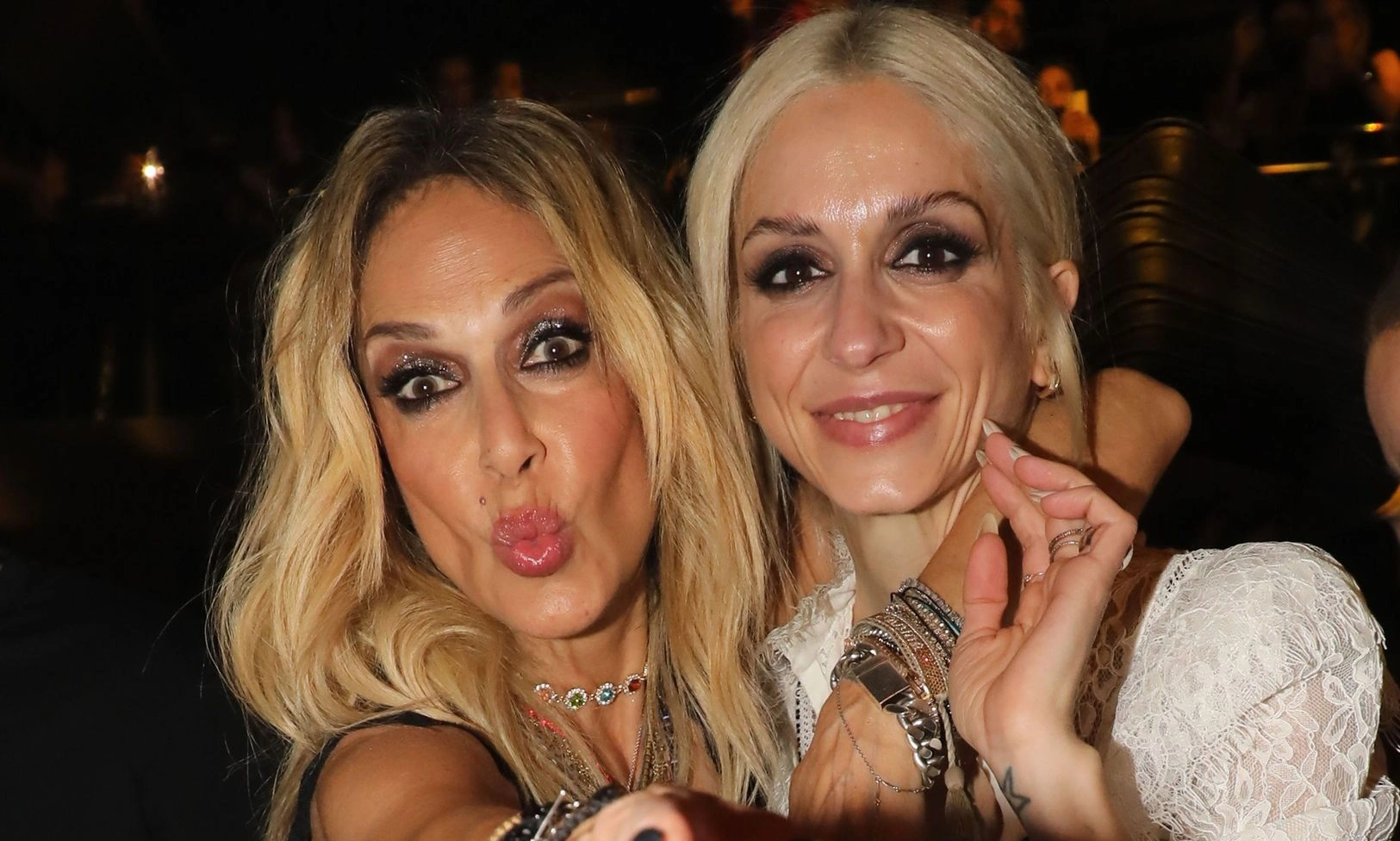 25a814c0 Sofia Karvela Anna Vissi