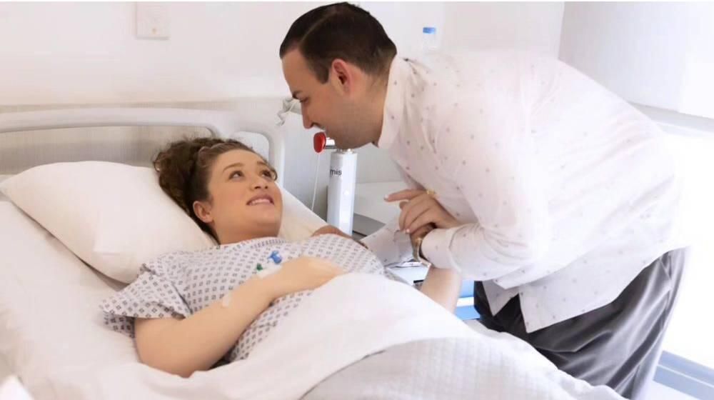 Ilaira Mavrikios Enoxlimeni Me Ta Minimata Pou Stelnoun Gia To Mwro