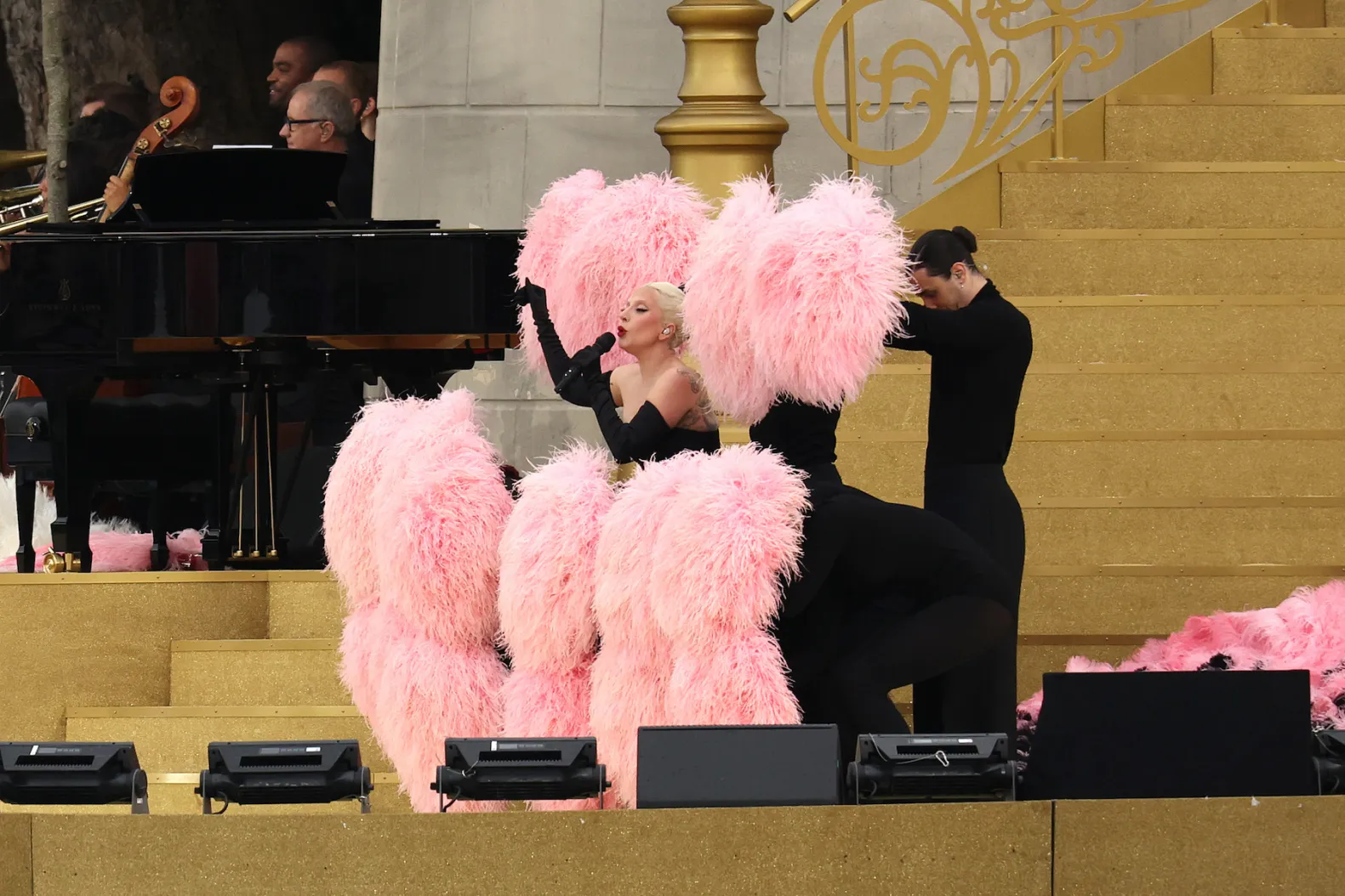 Lady Gaga Olimpiakoi Agwnes Show