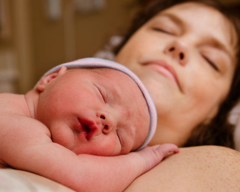 23913655 Mother And Infant Child Resting After Delivery At Hospital