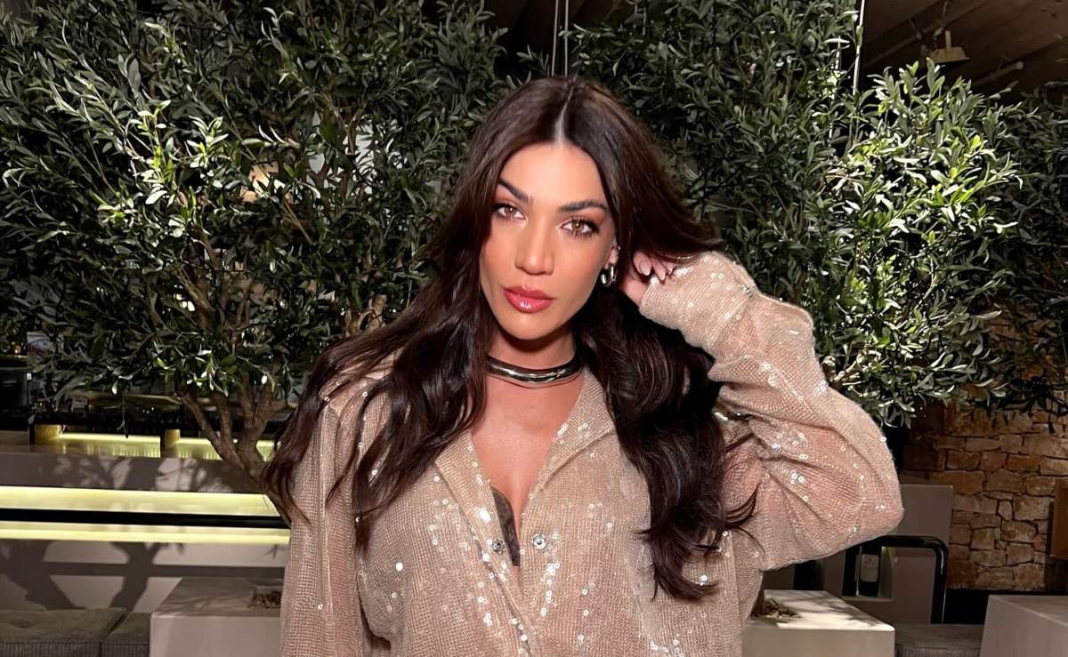 Ivi Adamou