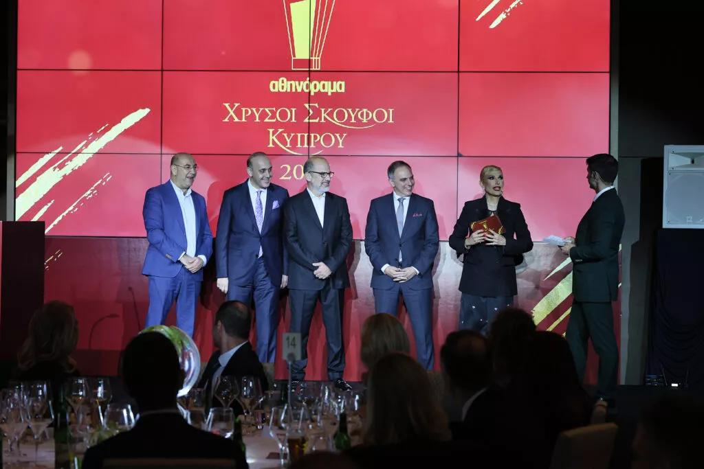 Οι τέσσερις δημάρχοι στην σκηνή 