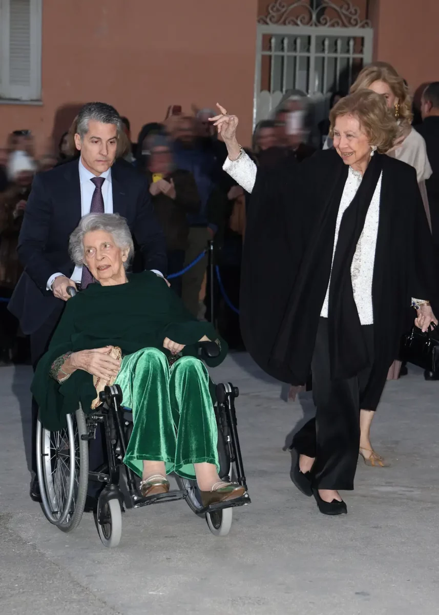 Η βασιλομήτωρ της Ισπανίας, Σοφία με την κόρη της, Ινφάντα Κριστίνα και την αδελφή της, Ειρήνη