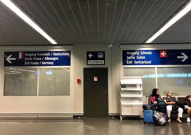 Airport Oi Exodoi Se Gallia Germania και Elvetia