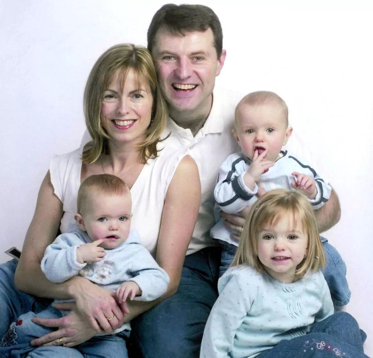 Family Photo Prin Tin Exafanisi