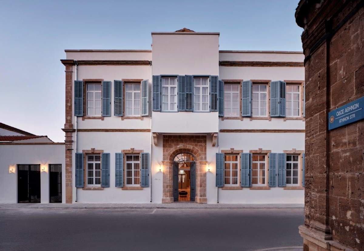 Amyth Of Nicosia Entrance Exterior[77].jpg