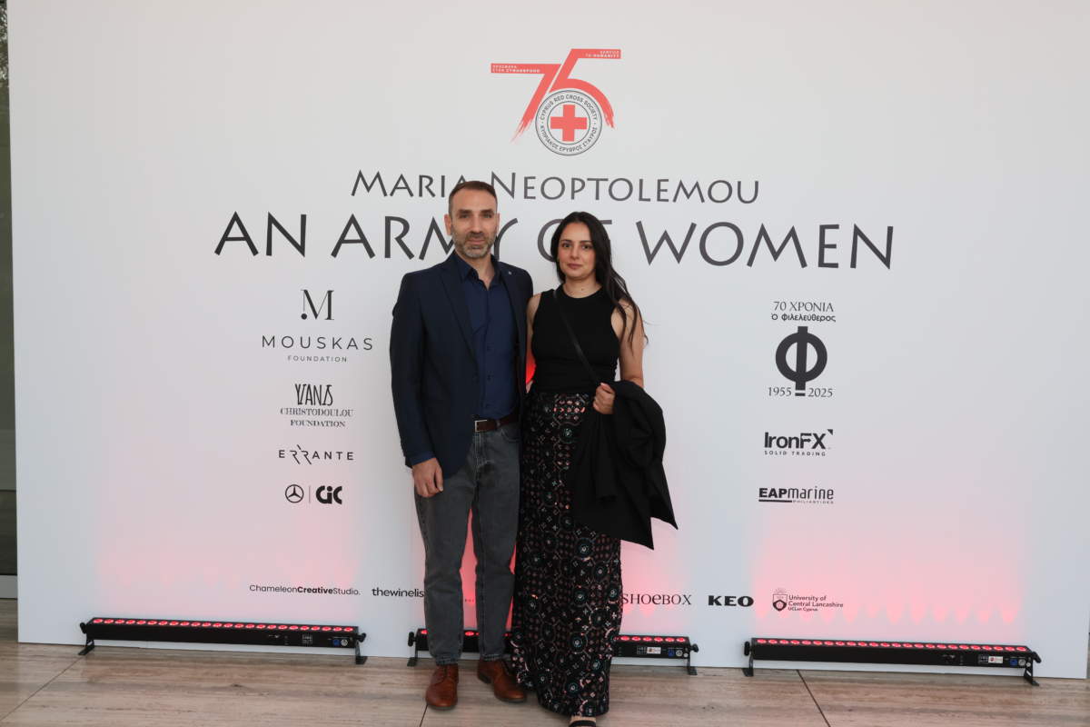 ΧΡΙΣΤΟΣ ΣΙΠΟΝΕ, ΑΓΓΕΛΙΚΗ ΣΙΠΟΝΕ