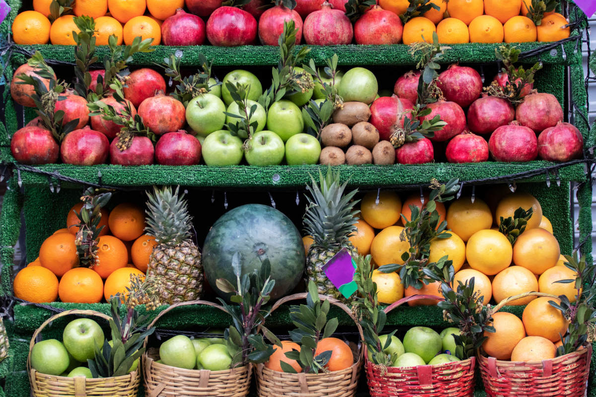 Street Fruit Shop.