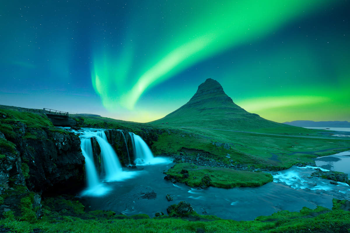 Incredible,icelandic,landscape,with,incredible,sky,with,northern,lights,over