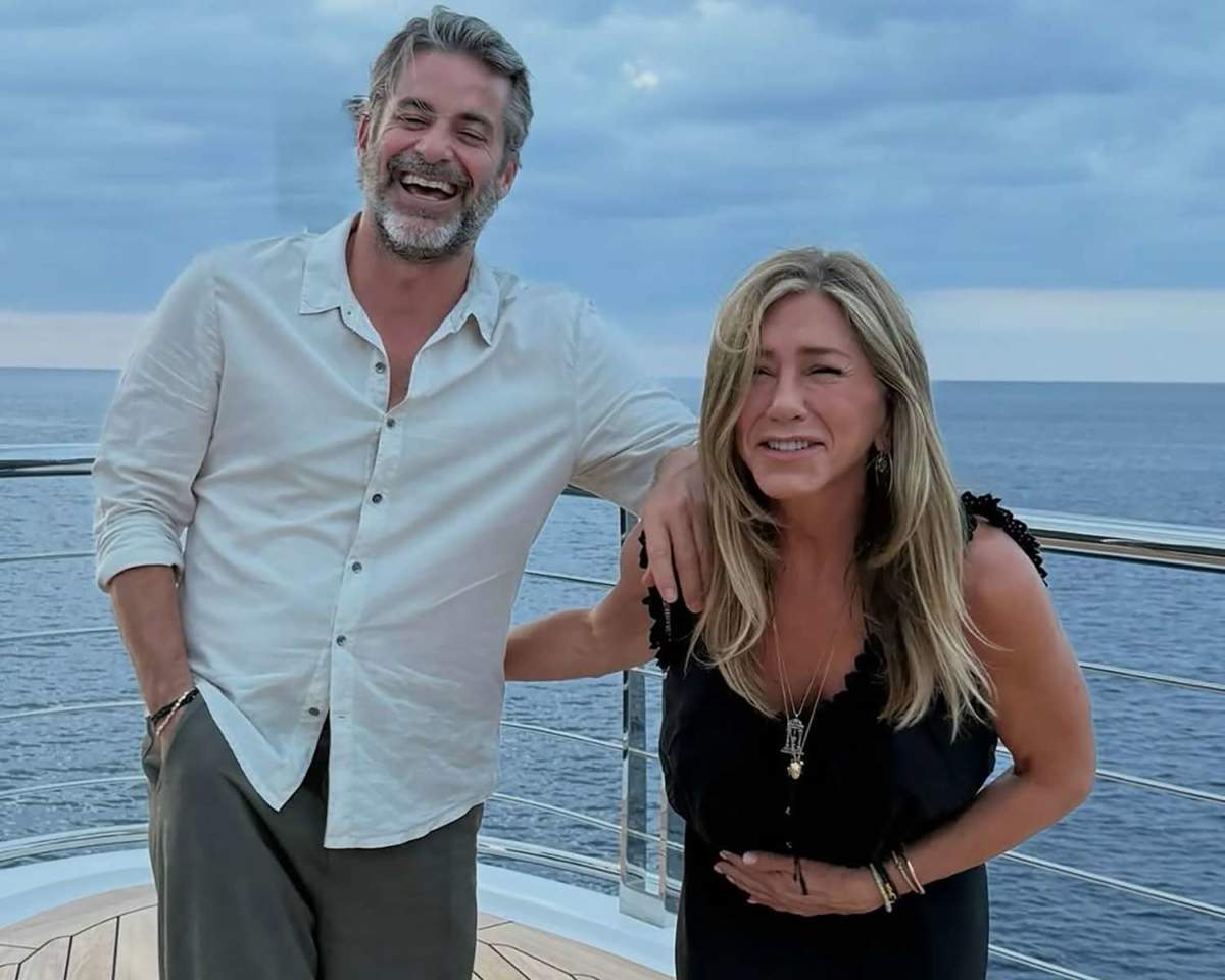 Jennifer Aniston Jim Curtis Lead 7272a158e76b4ae082c2878e0618b5b7