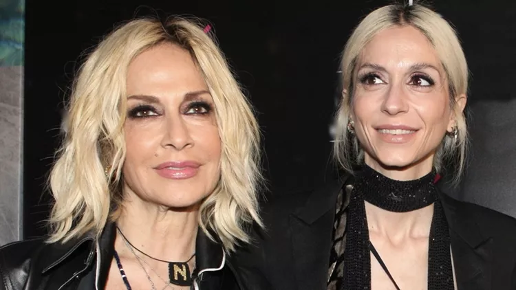 Σοφία Καρβέλα: Η τραγουδίστρια που λατρεύει μετά την Άννα Βίσση – «Είμαι φαν από μικρή»