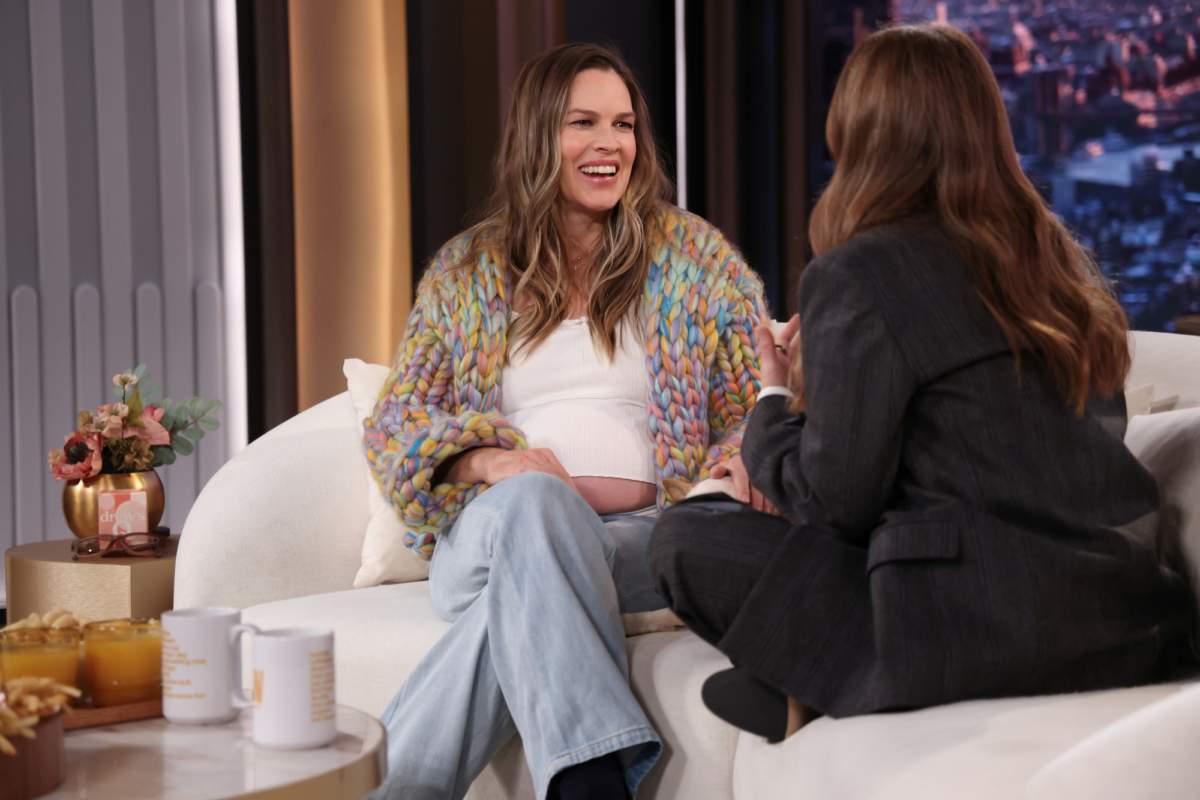 Hilary Swank Drew Barrymore Show 06
